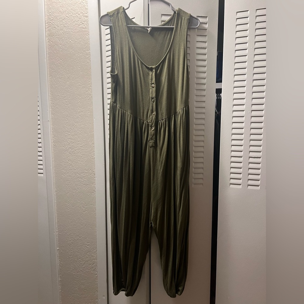 Kate Quinn green women’s jumpsuit